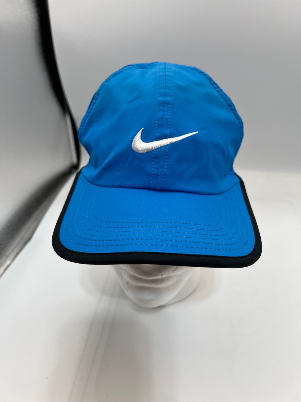 Nike Featherlight Dri-FIT Hat Blue Running Cap Adjustable Lightweight Swoosh